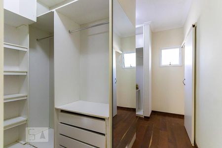 Casa de condomínio à venda com 425m², 4 quartos e 6 vagasCloset da suíte 1