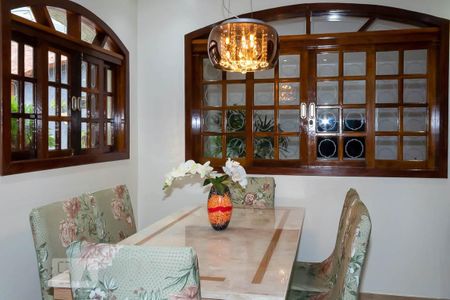 Casa à venda com 220m², 3 quartos e 4 vagasCopa