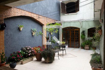 Casa à venda com 220m², 3 quartos e 4 vagasÁrea Comum- Jardim