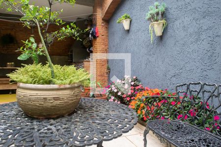 Casa à venda com 220m², 3 quartos e 4 vagasÁrea Comum- Jardim