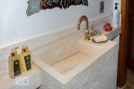 Casa à venda com 220m², 3 quartos e 4 vagasLavabo