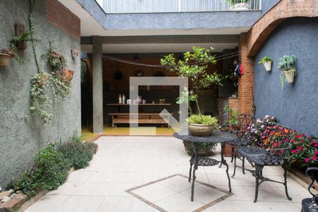 Casa à venda com 220m², 3 quartos e 4 vagasÁrea Comum- Jardim