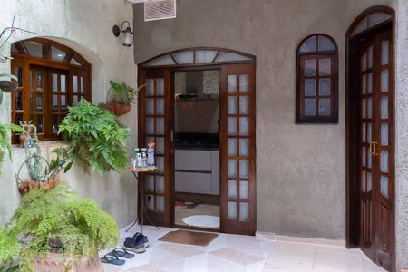 Casa à venda com 220m², 3 quartos e 4 vagasQuintal
