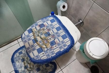 Casa à venda com 220m², 3 quartos e 2 vagasBanheiro suite