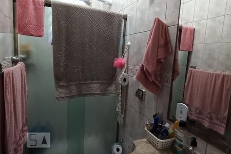Casa à venda com 220m², 3 quartos e 2 vagasBanheiro suite