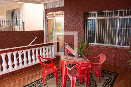 Casa à venda com 250m², 3 quartos e 2 vagas Casa à venda com 250m², 3 quartos e 2 vagasvaranda