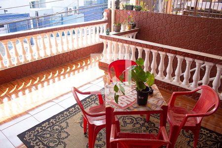 Casa à venda com 250m², 3 quartos e 2 vagas Casa à venda com 250m², 3 quartos e 2 vagasvaranda