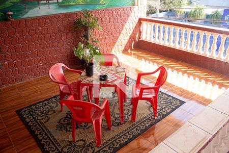 Casa à venda com 250m², 3 quartos e 2 vagas Casa à venda com 250m², 3 quartos e 2 vagasvaranda