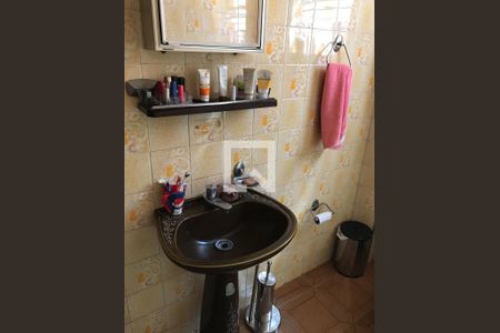 Casa à venda com 250m², 3 quartos e 2 vagas Casa à venda com 250m², 3 quartos e 2 vagasBanheiro 2