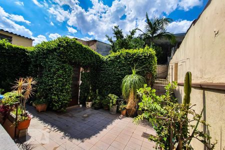 Casa para alugar com 250m², 3 quartos e 6 vagasQuintal