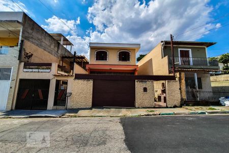 Casa para alugar com 250m², 3 quartos e 6 vagasFachada