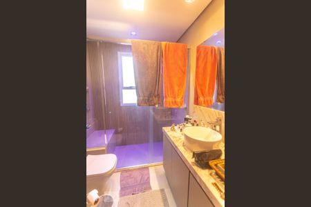 Apartamento à venda com 128m², 3 quartos e 3 vagasBanheiro suíte 1