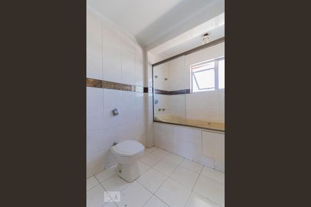 Casa à venda com 200m², 4 quartos e 4 vagas Casa à venda com 200m², 4 quartos e 4 vagasBanheiro da Suíte 2