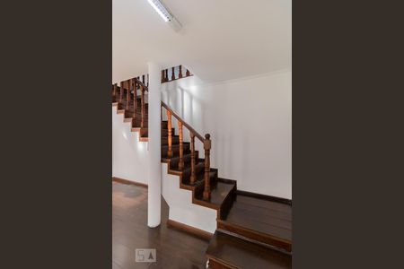 Escada de casa à venda com 4 quartos, 200m² em Vila Nhocuné, São Paulo