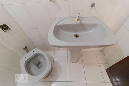 Detalhe banheiro de casa à venda com 4 quartos, 200m² em Vila Nhocuné, São Paulo