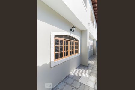 Casa à venda com 200m², 4 quartos e 4 vagas Casa à venda com 200m², 4 quartos e 4 vagasFrente