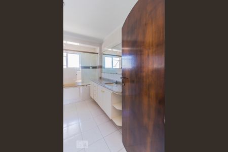 Casa à venda com 200m², 4 quartos e 4 vagas Casa à venda com 200m², 4 quartos e 4 vagasBanheiro da Suíte 2