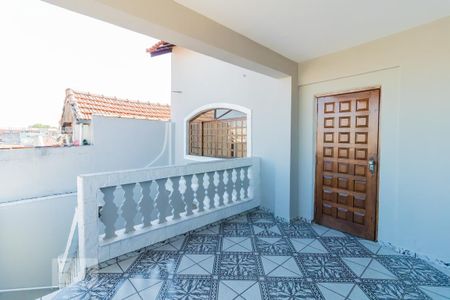 Casa à venda com 200m², 4 quartos e 4 vagas Casa à venda com 200m², 4 quartos e 4 vagasTerraço