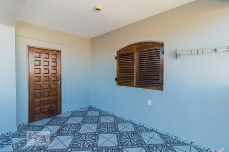 Casa à venda com 200m², 4 quartos e 4 vagas Casa à venda com 200m², 4 quartos e 4 vagasTerraço