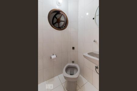 Lavabo de casa à venda com 4 quartos, 200m² em Vila Nhocuné, São Paulo