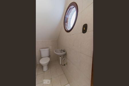 Casa à venda com 200m², 4 quartos e 4 vagas Casa à venda com 200m², 4 quartos e 4 vagasBanheiro de Serviço