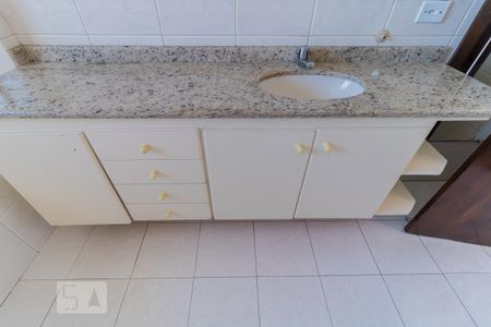 Casa à venda com 200m², 4 quartos e 4 vagas Casa à venda com 200m², 4 quartos e 4 vagasDetalhe banheiro