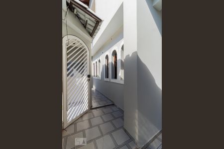 Casa à venda com 200m², 4 quartos e 4 vagas Casa à venda com 200m², 4 quartos e 4 vagasFrente