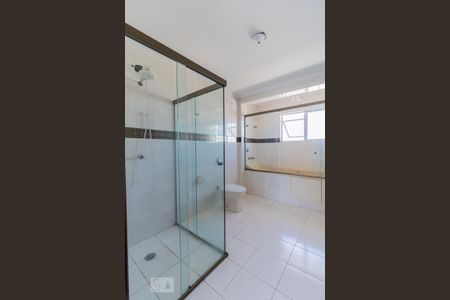 Casa à venda com 200m², 4 quartos e 4 vagas Casa à venda com 200m², 4 quartos e 4 vagasBanheiro da Suíte 2