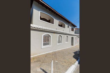 Casa à venda com 200m², 4 quartos e 4 vagas Casa à venda com 200m², 4 quartos e 4 vagasFachada