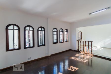 Sala de casa à venda com 4 quartos, 200m² em Vila Nhocuné, São Paulo