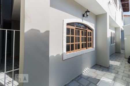 Casa à venda com 200m², 4 quartos e 4 vagas Casa à venda com 200m², 4 quartos e 4 vagasFrente