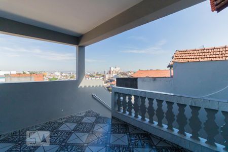 Casa à venda com 200m², 4 quartos e 4 vagas Casa à venda com 200m², 4 quartos e 4 vagasTerraço
