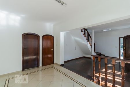 Sala de casa à venda com 4 quartos, 200m² em Vila Nhocuné, São Paulo