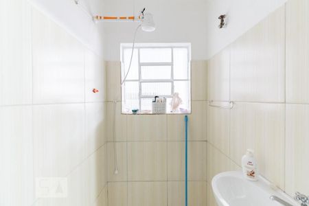 Casa à venda com 150m², 2 quartos e 2 vagasBanheiro Social da Edícula