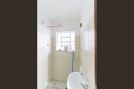 Casa à venda com 150m², 2 quartos e 2 vagasBanheiro Social da Edícula