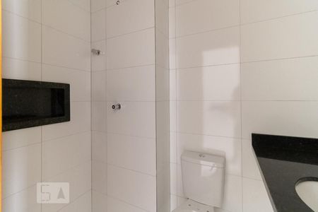 Banheiro de kitnet/studio para alugar com 1 quarto, 20m² em Liberdade, São Paulo