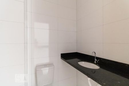 Banheiro de kitnet/studio para alugar com 1 quarto, 20m² em Liberdade, São Paulo