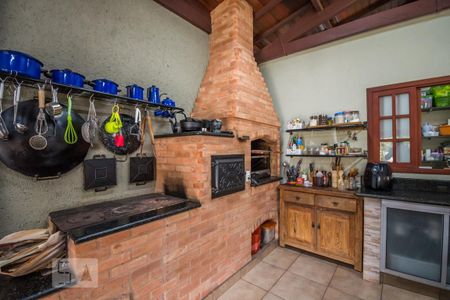 Casa à venda com 480m², 4 quartos e 9 vagasChurrasqueira