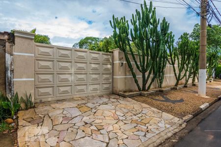 Casa à venda com 480m², 4 quartos e 9 vagasFachada