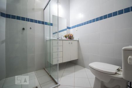 Casa à venda com 480m², 4 quartos e 9 vagasBanheiro da Suíte 4