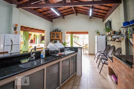 Casa à venda com 480m², 4 quartos e 9 vagasChurrasqueira