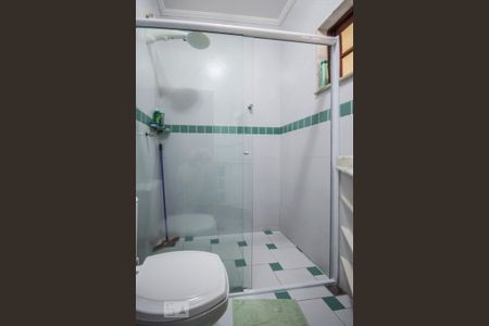 Casa à venda com 480m², 4 quartos e 9 vagasBanheiro da Suíte 2