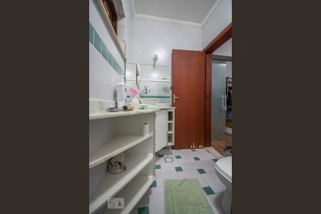 Casa à venda com 480m², 4 quartos e 9 vagasBanheiro da Suíte 2