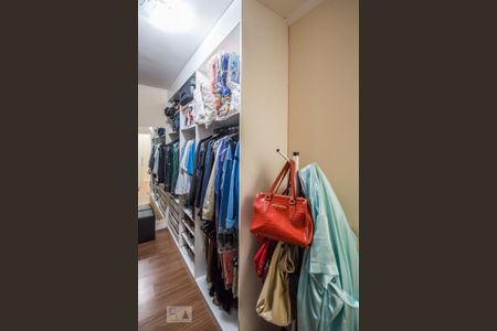 Casa à venda com 480m², 4 quartos e 9 vagasCloset da suíte 1