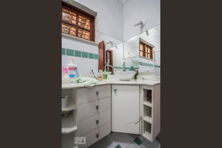 Casa à venda com 480m², 4 quartos e 9 vagasBanheiro da Suíte 2