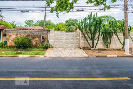 Casa à venda com 480m², 4 quartos e 9 vagasFachada