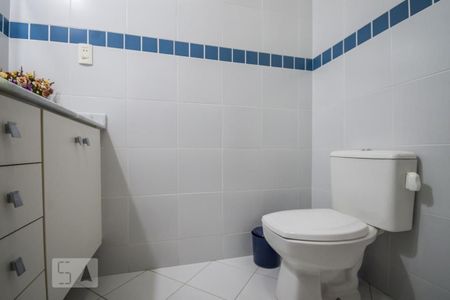 Casa à venda com 480m², 4 quartos e 9 vagasBanheiro da Suíte 4