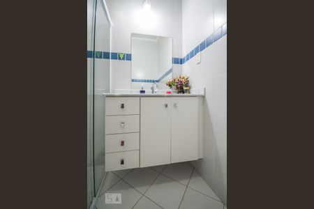 Casa à venda com 480m², 4 quartos e 9 vagasBanheiro da Suíte 4