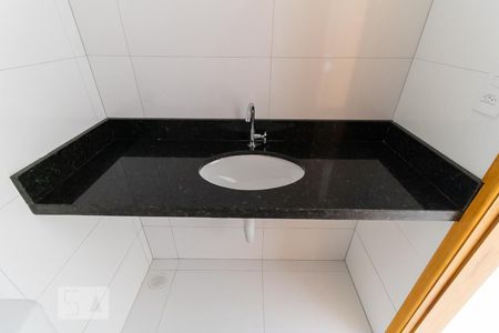 Banheiro de kitnet/studio para alugar com 1 quarto, 25m² em Liberdade, São Paulo