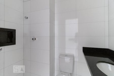 Banheiro de kitnet/studio para alugar com 1 quarto, 25m² em Liberdade, São Paulo